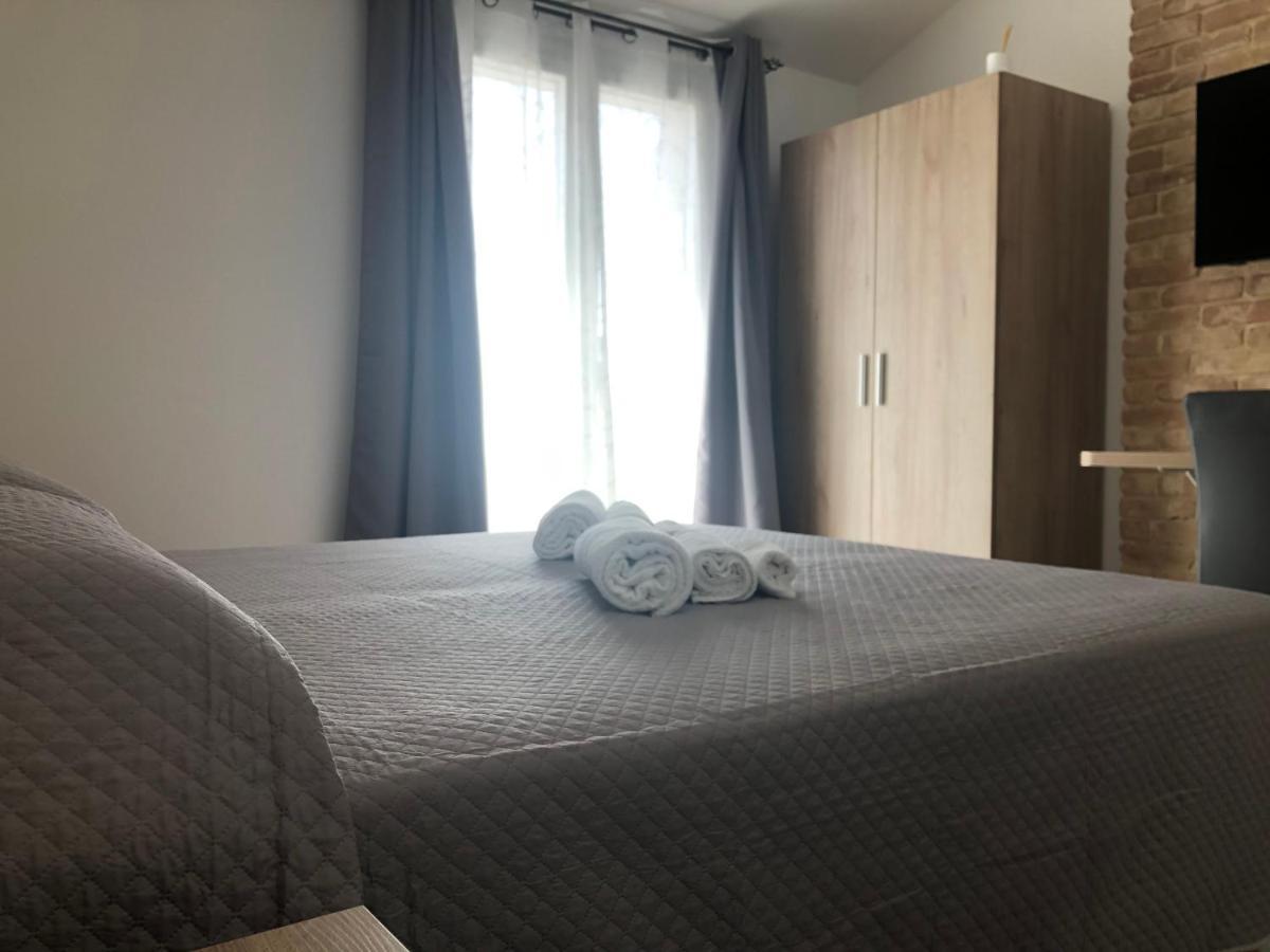 Affittacamere Su Caboni 토르톨리 외부 사진