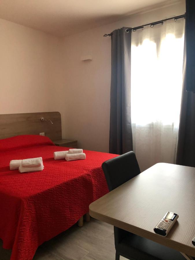 Affittacamere Su Caboni 토르톨리 외부 사진